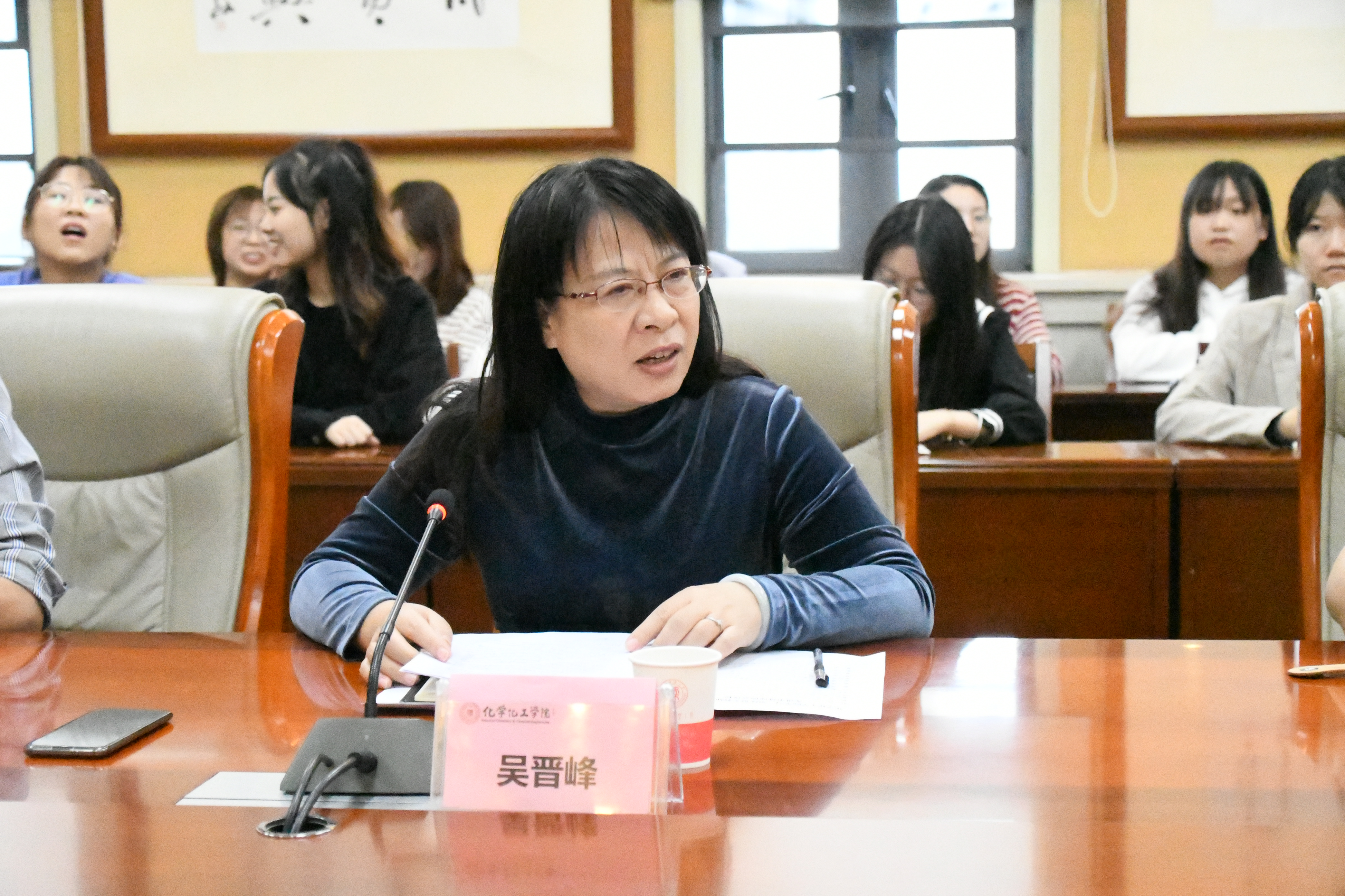 1吴晋峰主持.jpg
